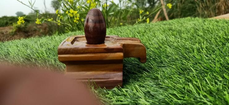 Narmadeshwar Stone Shiv Lingam Square Jaladhari
