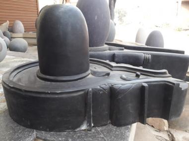 Aakhand Narmdeshwar Shivling Plain Jaldhari Black